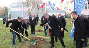 İlk fidanlar toprakla buluştu