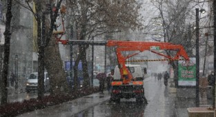 Kar altında çalışmaya devam ediliyor