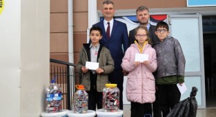 Öğrenciler atık pil topladı
