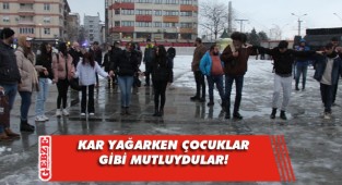 Onlarca kişi karda oyun havasıyla doyasıya eğlendi