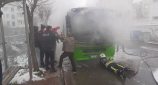 Yangına müdahale eden itfaiye erleri ile tartıştı