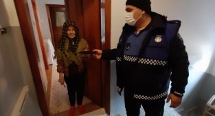 Zabıta bulduğu cüzdanı sahibine teslim etti