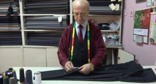 70 yıldır terzilik mesleğini aynı özveriyle yapıyor