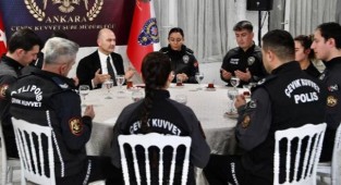 Bakan Soylu polislerle iftar yaptı