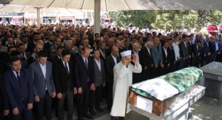 Fikret Hayali’nin annesi son yolculuğuna uğurlandı