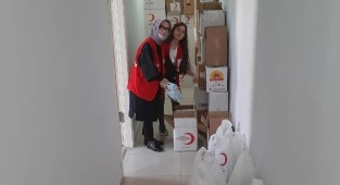 Gebze Kızılay ihtiyaç sahiplerinin yanında