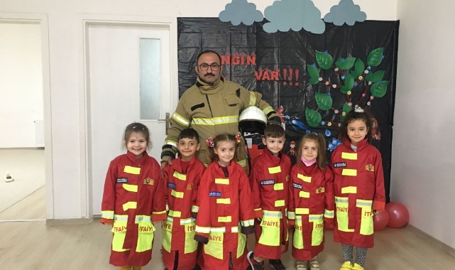 İtfaiye ekiplerinden minikleri yangın dersi