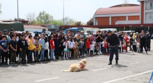 Jandarma ekipleri, çocukların bayramını kutladı