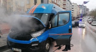 Kargo aracında yangın çıktı