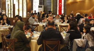 Kocaeli'de yetimler iftarda buluştu