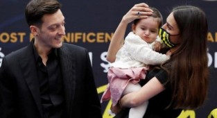 Mesut Özil ikinci kez baba olacak!