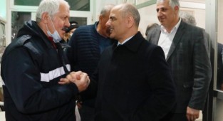Söğüt teravih namazını vatandaşlarla kıldı