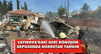 Çayırova'da geri dönüşüm deposunda yangın