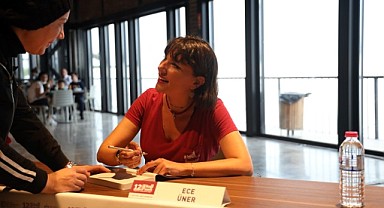 Ece Üner, kitap fuarına katıldı
