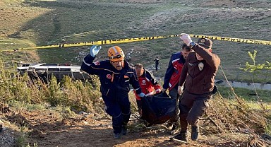 Niğde'de öğrencileri taşıyan otobüs devrildi