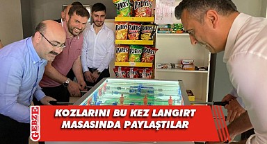 Siyasetten sonra, langırt masasında da rakip oldular