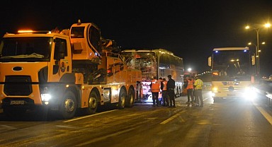 TEM'de bir minibüs ve iki otobüs kazaya karıştı