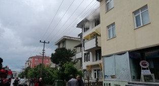 Yatak odasındaki bilgisayar yangın çıkardı