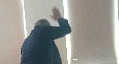 17 yaşındaki genci öğretmeni darp etti!