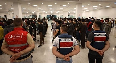 20 düzensiz göçmen sınır dışı edildi