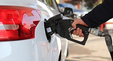 Benzinin litre fiyatına 97 kuruş indirim!