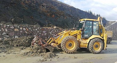 Büyükşehir toprak kaymasına anında müdahale etti