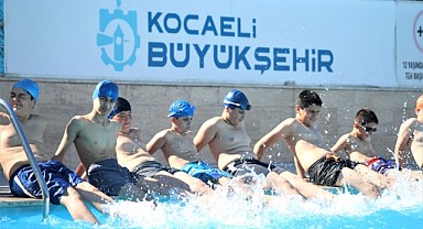 Çocuklar yaz tatilinde ücretsiz yüzecek