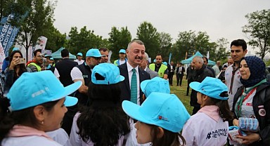 Gönüllüler kıyıdan, dalgıçlar su altında temizlik yaptı
