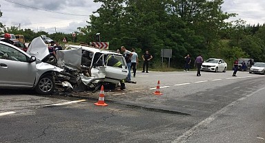 Kocaeli'nde 3 otomobil çarpıştı