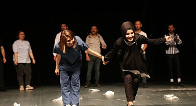 Kursiyerlerden pandemi konulu tiyatro