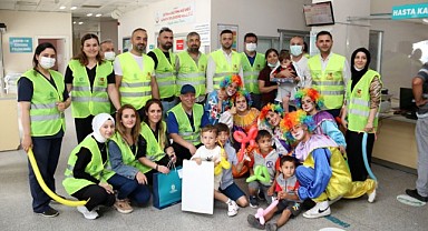 Büyükşehir'den hasta çocuklara bayram morali
