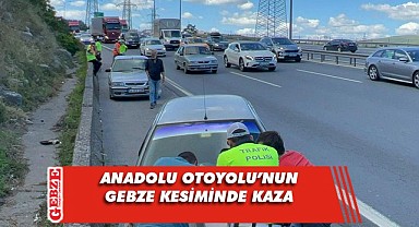Gebze'de iki otomobil çarpıştı