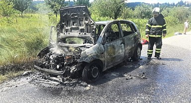 Seyir halindeki otomobil yandı