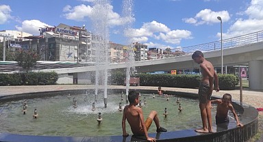 Süs havuzunda tehlikeli oyun