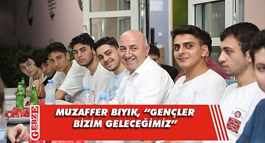 Bıyık, gençlerle fikir alışverişinde bulundu