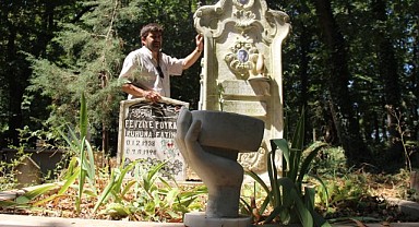 Bu mezar taşını gören tarihi eser sanıyor!