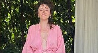Demet Evgar anne oldu