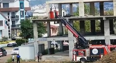 İnşaat boşluğuna düşen işçi yaralandı