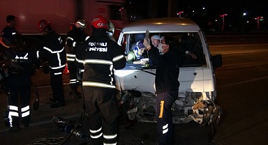 Babasının cenazesine giderken kaza yaptı