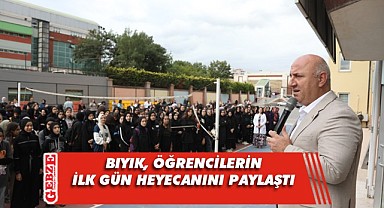 Bıyık, okulun ilk günü öğrencileri yalnız bırakmadı