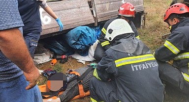 Fındıktan eve dönen ailenin traktörü devrildi!