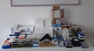 Gümrük kaçağı yüzlerce telefon aksesuarı ele geçirildi