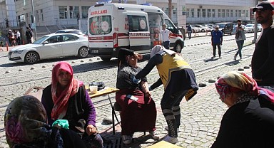 Husumetliler cami avlusunda kavga etti