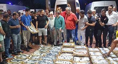 Kocaeli'de balıkçılar, sezonun ilk avından döndü
