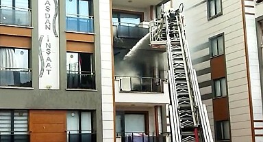 Kombi patladı, daire alevlere teslim oldu