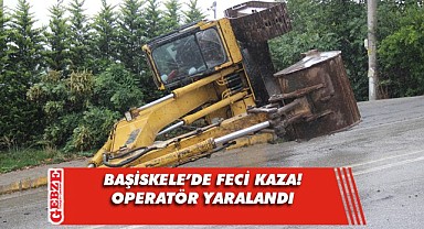 Tırdan indirilen iş makinesi devrildi