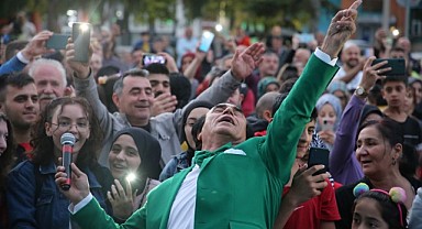 Yeşilçam vokal grubu sevenlerini coşturdu