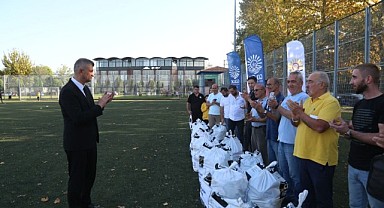 Amatör kulüplere spor malzemesi dağıtıldı