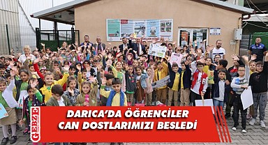 Bıyık, Darıcalı öğrencilerle hayvanları besledi