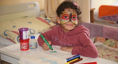 ‘Çık Dışarıya Oynayalım’ şenliği Çocuk Hastanesi’nde